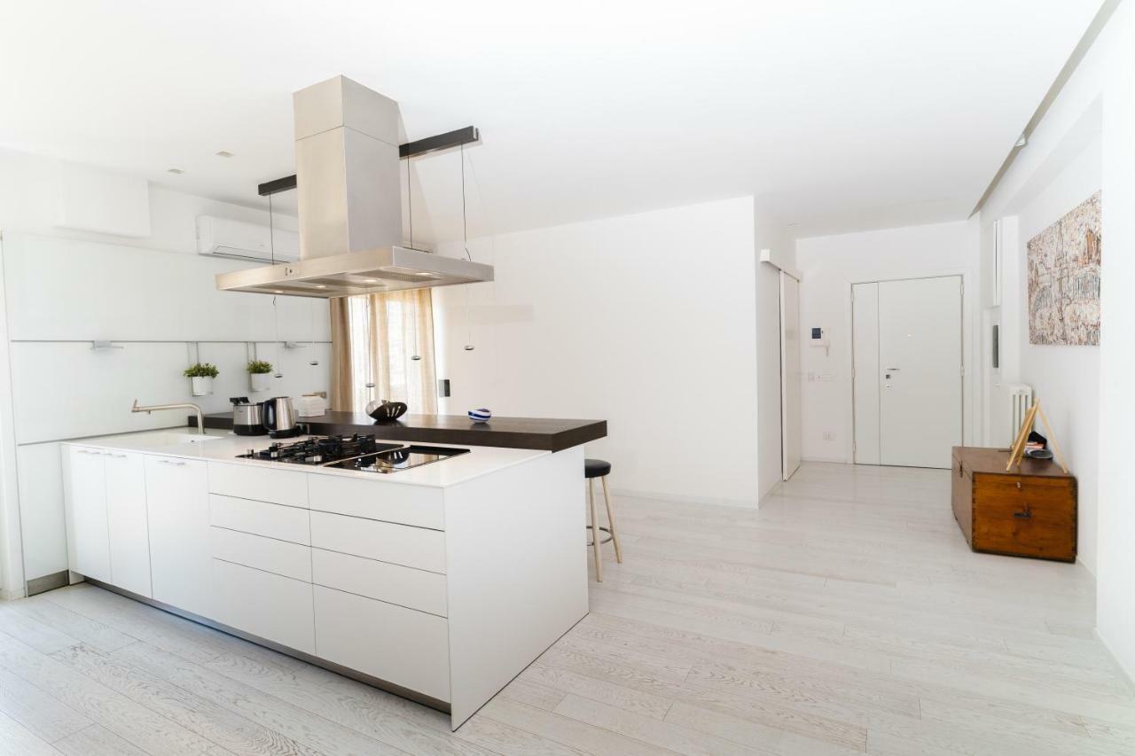 Santa Rosa Luxury Apartment 2 Bedrooms 4 People Private Parking Trani Exteriör bild