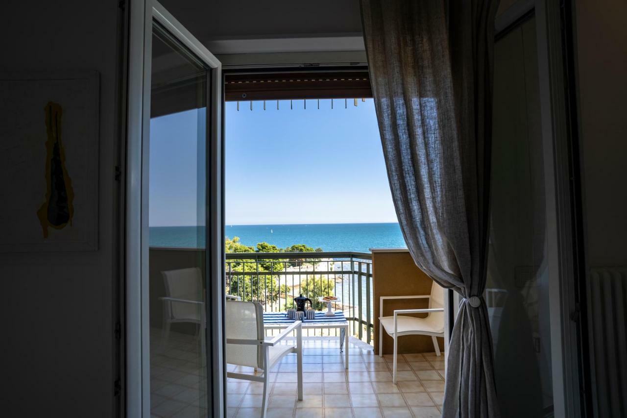 Santa Rosa Luxury Apartment 2 Bedrooms 4 People Private Parking Trani Exteriör bild