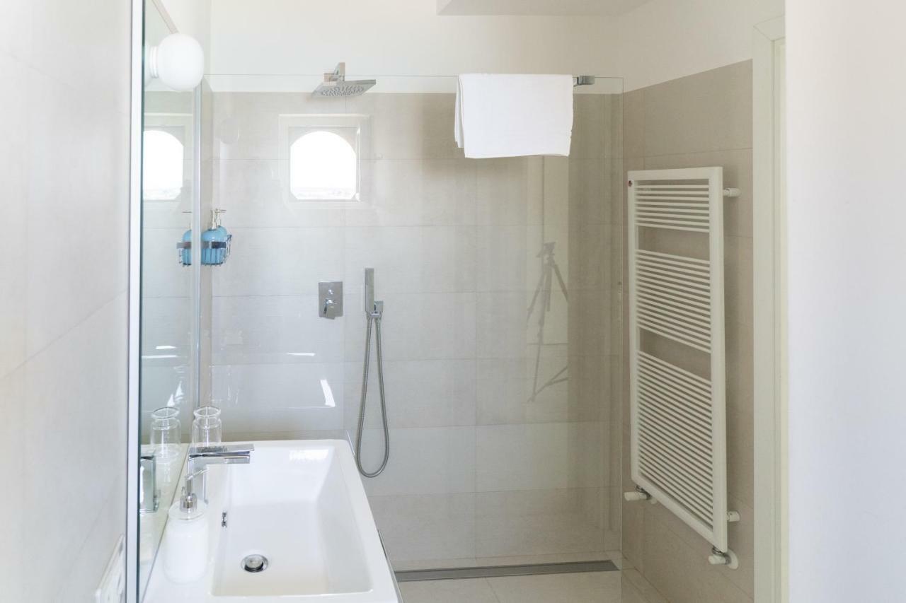 Santa Rosa Luxury Apartment 2 Bedrooms 4 People Private Parking Trani Exteriör bild