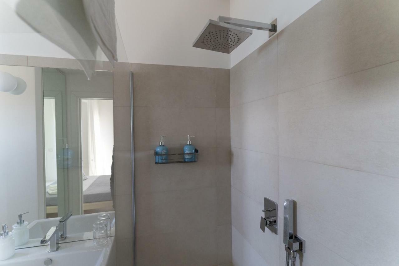 Santa Rosa Luxury Apartment 2 Bedrooms 4 People Private Parking Trani Exteriör bild